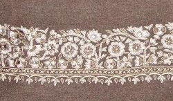 70% pashmina/30% silk shawl with Teresiana border embroidery