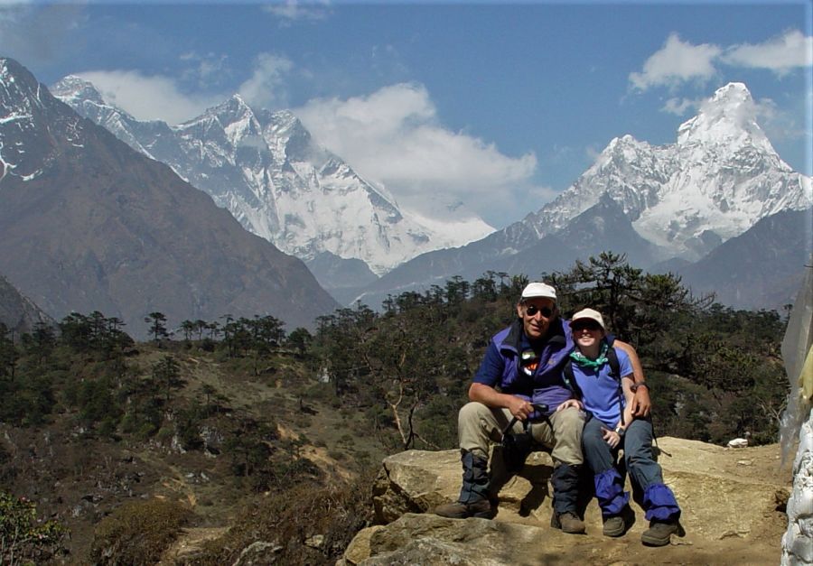 Seth and Empar at Syangboche, above Namche Bazar (in front of us). Over the ridge to our rear is Khumjung, and in the back
ground you can see Everest, Nuptse, Lhotse, and Ama Dablam.